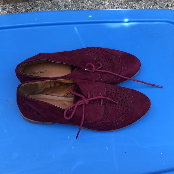 Maroon flats - Picture 2 of 2